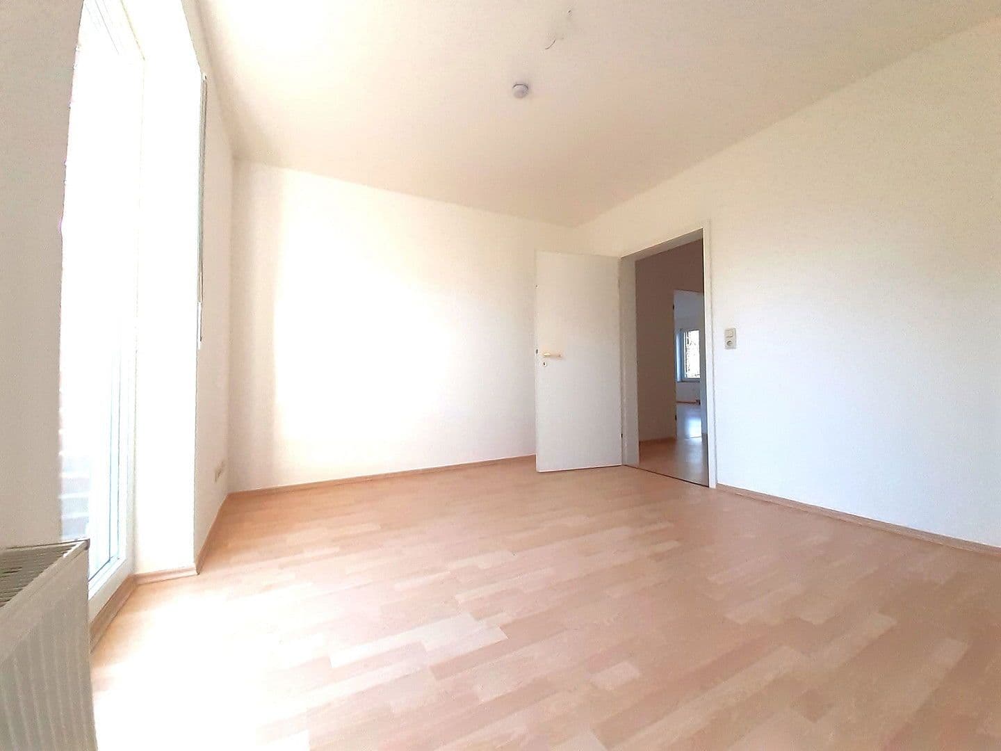 Pronájem bytu 3+1 90 m², Rheinbrohler Weg 30, Düsseldorf, Severní Porýní-Vestfálsko Pronájem bytu 3+1 90 m², Rheinbrohler Weg 30, Düsseldorf, Severní Porýní-Vestfálsko