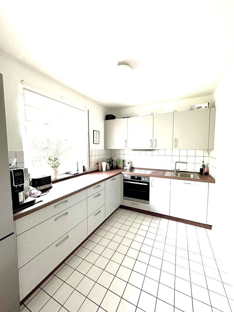 Pronájem bytu 3+1 90 m², Rheinbrohler Weg 30, Düsseldorf, Severní Porýní-Vestfálsko Pronájem bytu 3+1 90 m², Rheinbrohler Weg 30, Düsseldorf, Severní Porýní-Vestfálsko