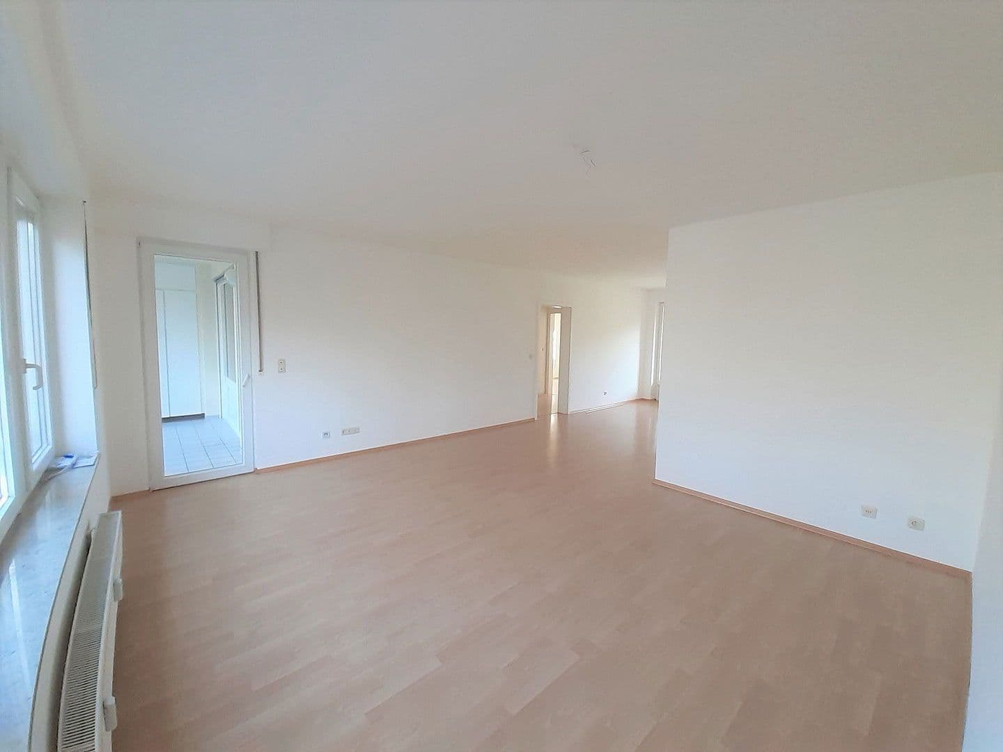 Pronájem bytu 3+1 90 m², Rheinbrohler Weg 30, Düsseldorf, Severní Porýní-Vestfálsko Pronájem bytu 3+1 90 m², Rheinbrohler Weg 30, Düsseldorf, Severní Porýní-Vestfálsko