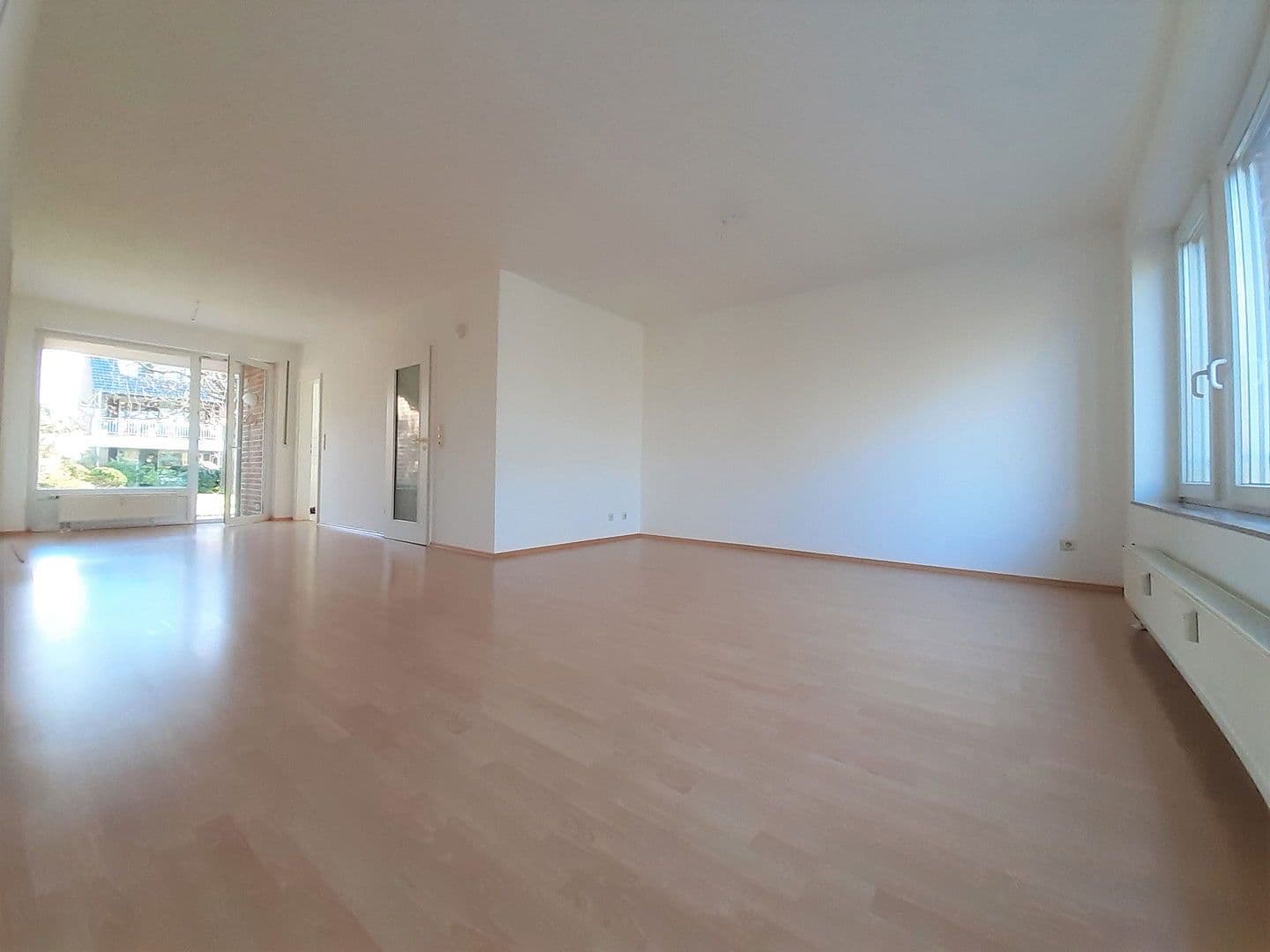 Pronájem bytu 3+1 90 m², Rheinbrohler Weg 30, Düsseldorf, Severní Porýní-Vestfálsko Pronájem bytu 3+1 90 m², Rheinbrohler Weg 30, Düsseldorf, Severní Porýní-Vestfálsko