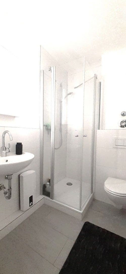 Pronájem bytu 3+1 90 m², Rheinbrohler Weg 30, Düsseldorf, Severní Porýní-Vestfálsko Pronájem bytu 3+1 90 m², Rheinbrohler Weg 30, Düsseldorf, Severní Porýní-Vestfálsko