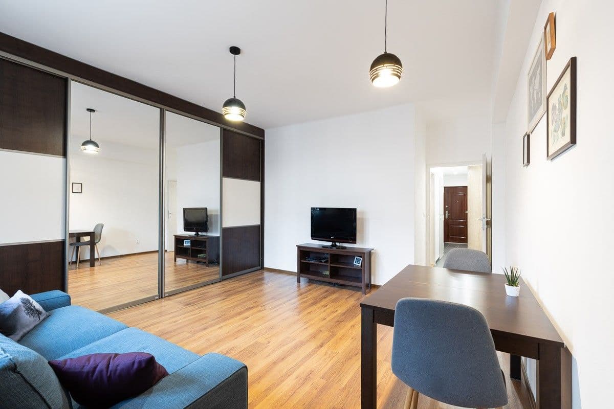 Pronájem bytu 2+1 43 m², Junácka, Nové Mesto, Bratislavský kraj Pronájem bytu 2+1 43 m², Junácka, Nové Mesto, Bratislavský kraj