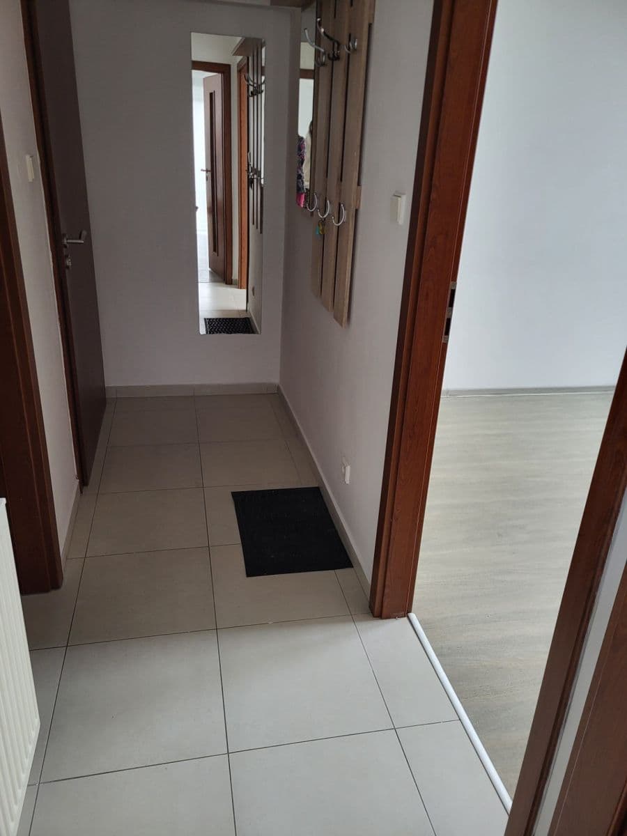 Pronájem bytu 2+kk 50 m², Nádražní, Zbuzany, Středočeský kraj Pronájem bytu 2+kk 50 m², Nádražní, Zbuzany, Středočeský kraj