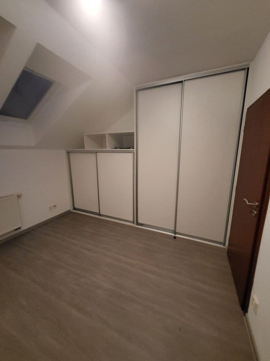 Pronájem bytu 2+kk 50 m², Nádražní, Zbuzany, Středočeský kraj Pronájem bytu 2+kk 50 m², Nádražní, Zbuzany, Středočeský kraj