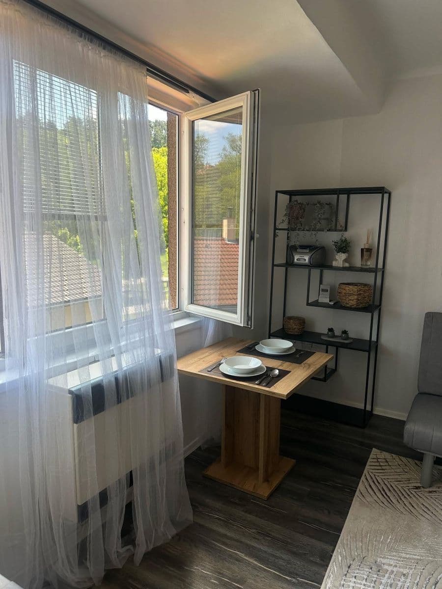 Prodej bytu 1+1 39 m², Na Louce, Králův Dvůr, Středočeský kraj Prodej bytu 1+1 39 m², Na Louce, Králův Dvůr, Středočeský kraj