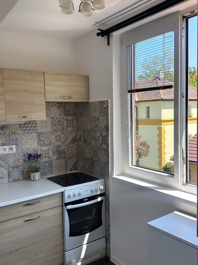 Prodej bytu 1+1 39 m², Na Louce, Králův Dvůr, Středočeský kraj Prodej bytu 1+1 39 m², Na Louce, Králův Dvůr, Středočeský kraj