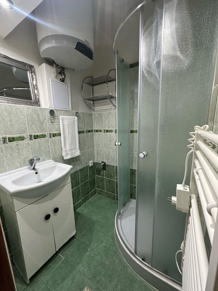 Prodej bytu 1+1 39 m², Na Louce, Králův Dvůr, Středočeský kraj Prodej bytu 1+1 39 m², Na Louce, Králův Dvůr, Středočeský kraj