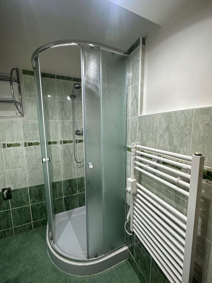 Prodej bytu 1+1 39 m², Na Louce, Králův Dvůr, Středočeský kraj Prodej bytu 1+1 39 m², Na Louce, Králův Dvůr, Středočeský kraj