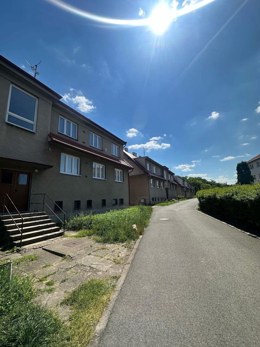 Prodej bytu 1+1 39 m², Na Louce, Králův Dvůr, Středočeský kraj Prodej bytu 1+1 39 m², Na Louce, Králův Dvůr, Středočeský kraj