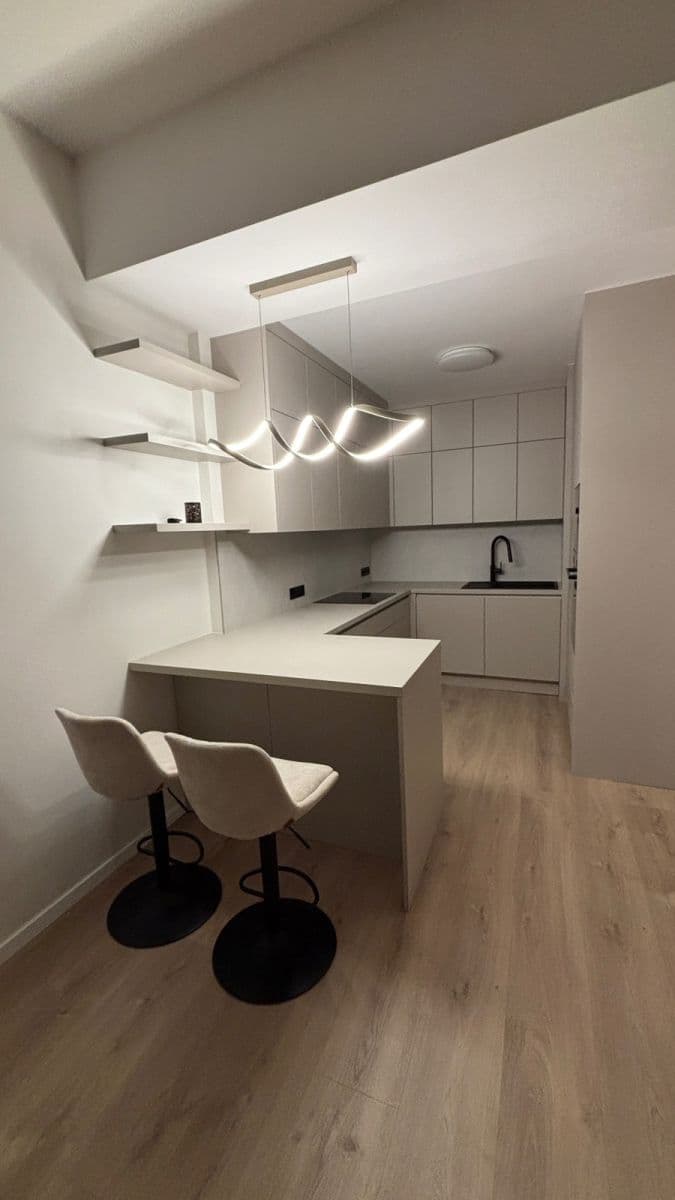 Pronájem bytu 2+kk 60 m², U Zvonařky, Praha, Praha Pronájem bytu 2+kk 60 m², U Zvonařky, Praha, Praha