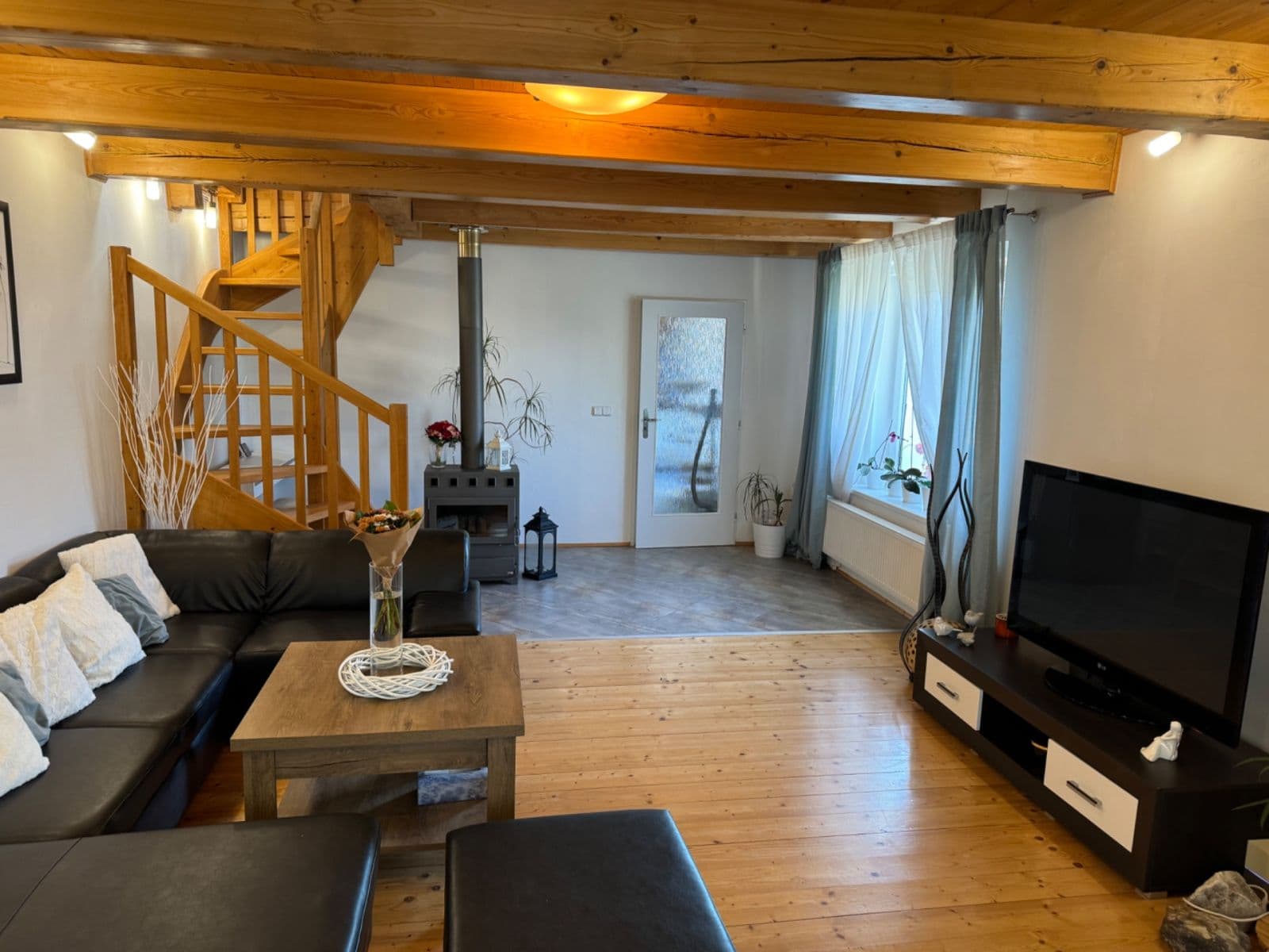 Prodej domu 185 m², pozemek 2.075 m², Vlkov pod Oškobrhem, Středočeský kraj Prodej domu 185 m², pozemek 2.075 m², Vlkov pod Oškobrhem, Středočeský kraj