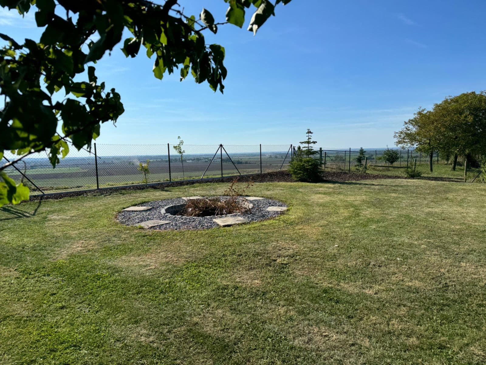 Prodej domu 185 m², pozemek 2.075 m², Vlkov pod Oškobrhem, Středočeský kraj Prodej domu 185 m², pozemek 2.075 m², Vlkov pod Oškobrhem, Středočeský kraj