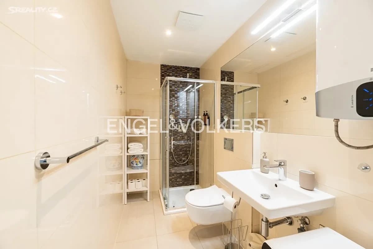 Pronájem bytu 1+kk 27 m², Štěpánská, Praha, Praha Pronájem bytu 1+kk 27 m², Štěpánská, Praha, Praha