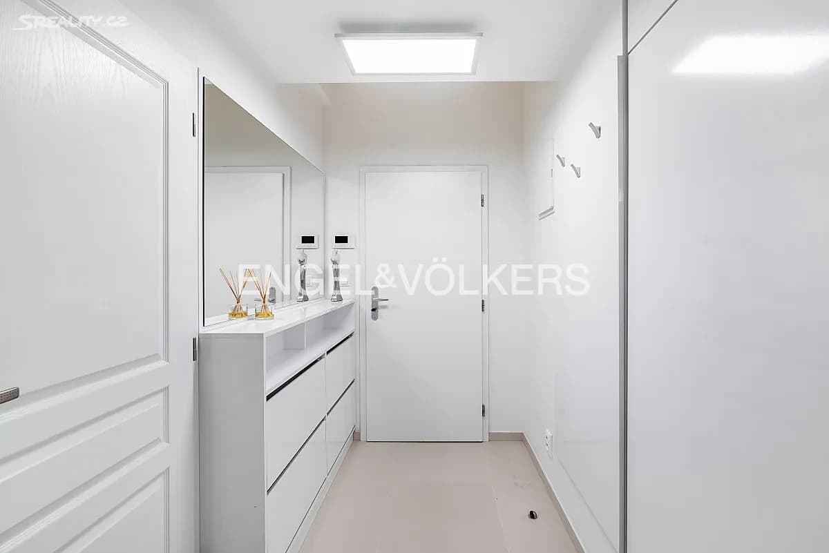 Pronájem bytu 1+kk 30 m², Příčná, Praha, Praha Pronájem bytu 1+kk 30 m², Příčná, Praha, Praha