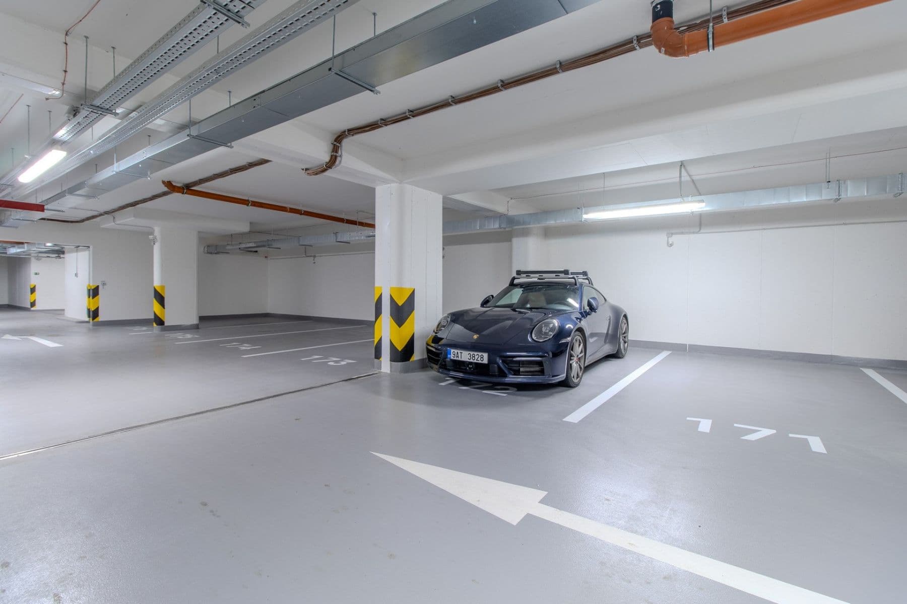 Pronájem garáže 15 m², Poděbradská, Praha, Praha Pronájem garáže 15 m², Poděbradská, Praha, Praha