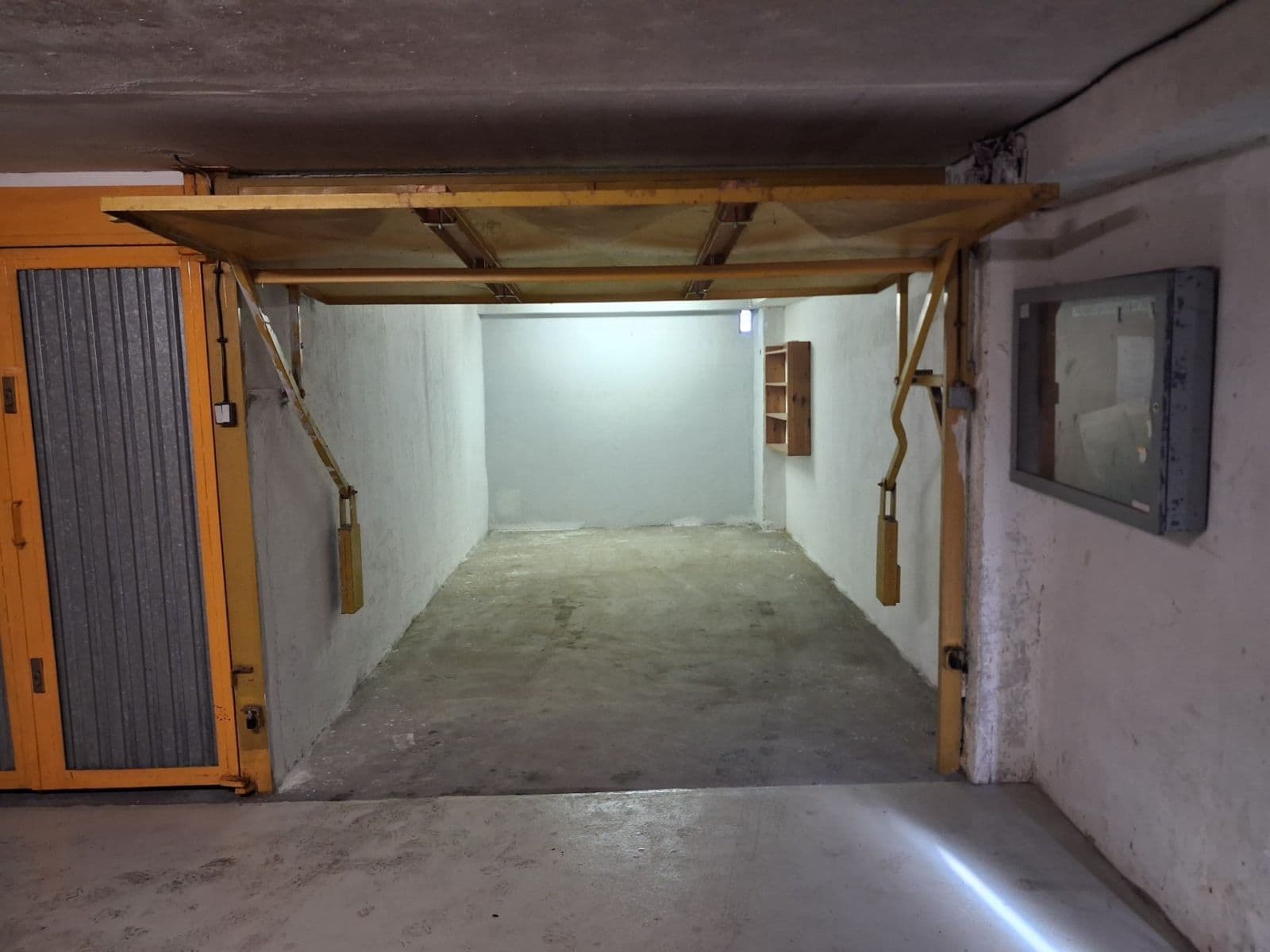 Pronájem garáže 19 m², Praha, Praha Pronájem garáže 19 m², Praha, Praha