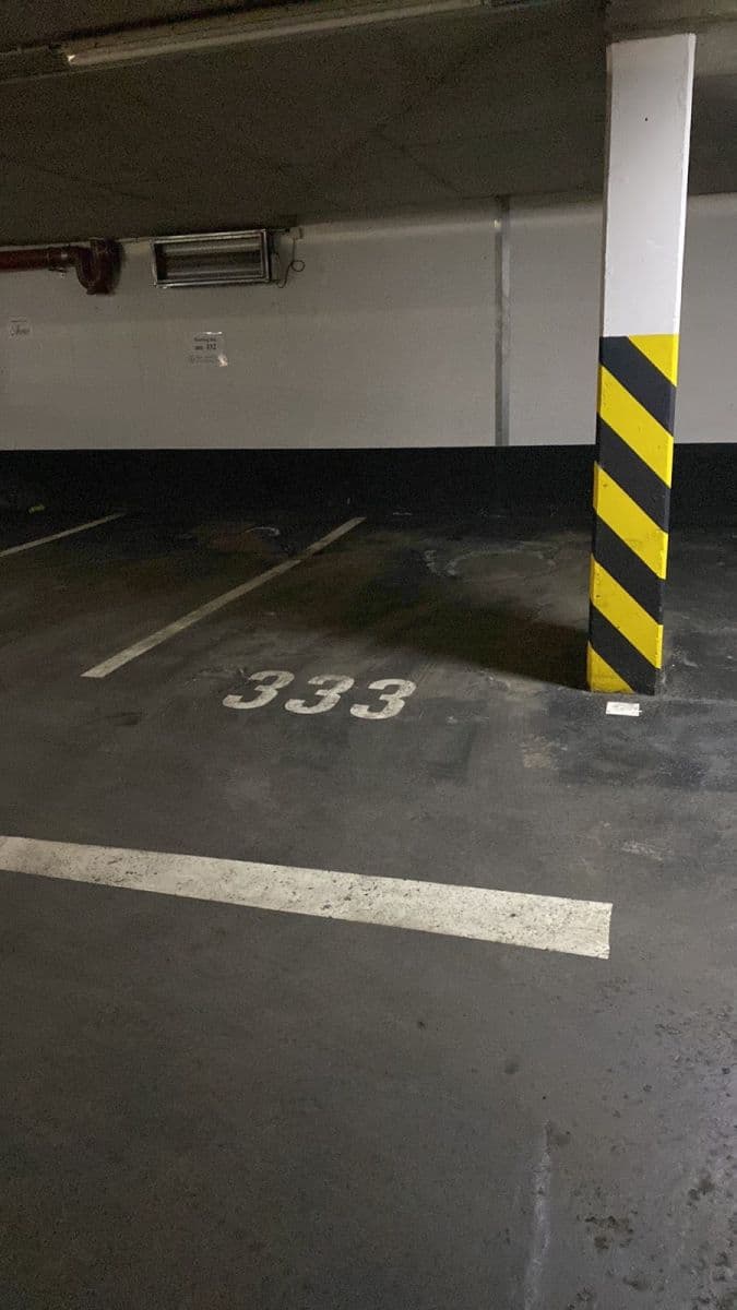 Pronájem garáže 15 m², U Zvonařky, Praha, Praha Pronájem garáže 15 m², U Zvonařky, Praha, Praha