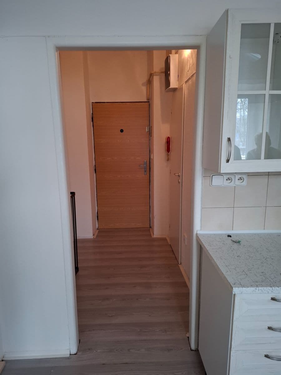 Pronájem bytu 1+1 39 m², Zborovské náměstí, Pardubice, Pardubický kraj Pronájem bytu 1+1 39 m², Zborovské náměstí, Pardubice, Pardubický kraj