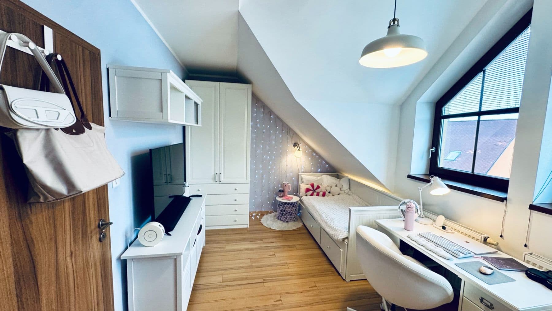 Prodej domu 140 m², pozemek 303 m², Dlouhomostecká, Liberec, Liberecký kraj Prodej domu 140 m², pozemek 303 m², Dlouhomostecká, Liberec, Liberecký kraj