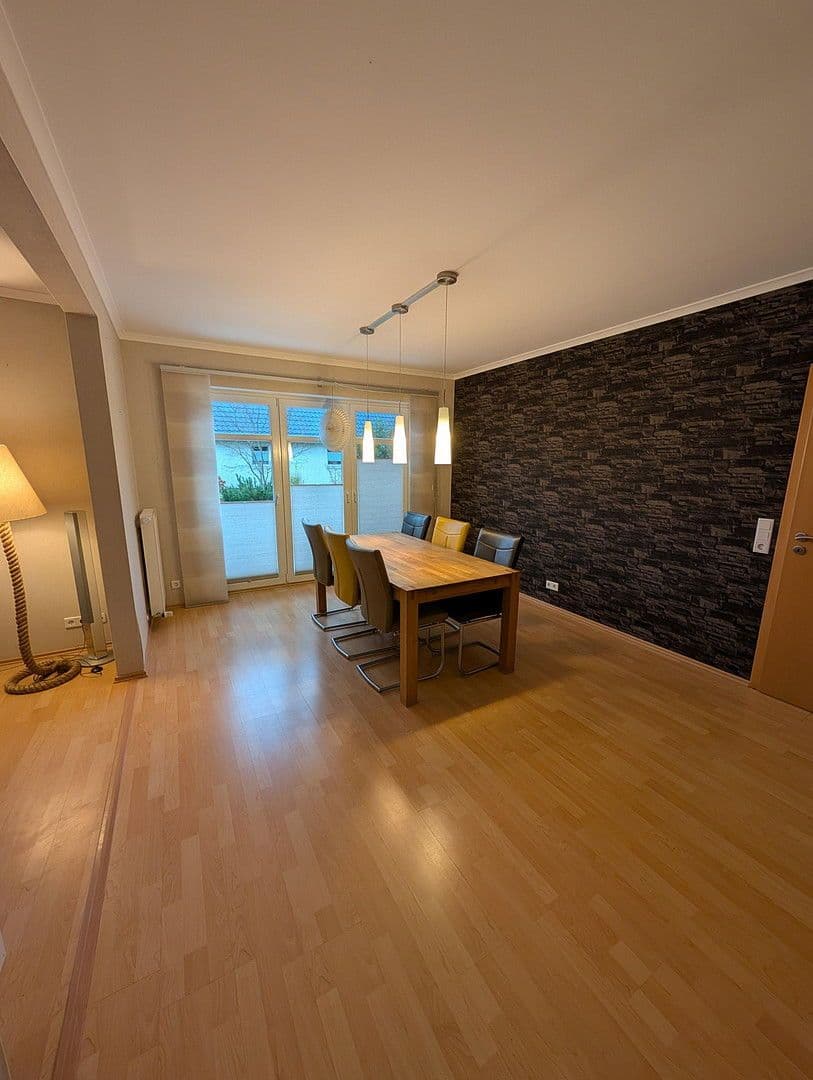 Prodej domu 205 m², pozemek 1.050 m², Am Wildbach 7, Wiesmoor, Dolní Sasko Prodej domu 205 m², pozemek 1.050 m², Am Wildbach 7, Wiesmoor, Dolní Sasko