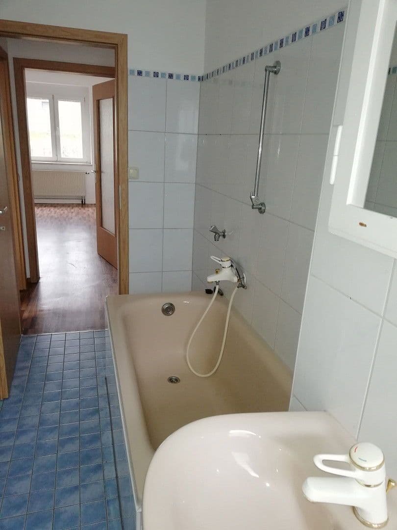 Pronájem bytu 3+1 58 m², Talstraße 34, Weischlitz, Sasko Pronájem bytu 3+1 58 m², Talstraße 34, Weischlitz, Sasko