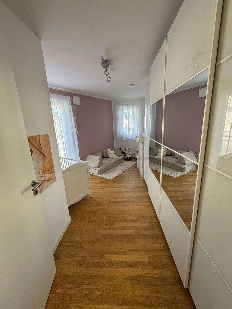 Pronájem bytu 4+1 90 m², Leienfelsstr. 2b, 81243, München, München, Bavorsko Pronájem bytu 4+1 90 m², Leienfelsstr. 2b, 81243, München, München, Bavorsko