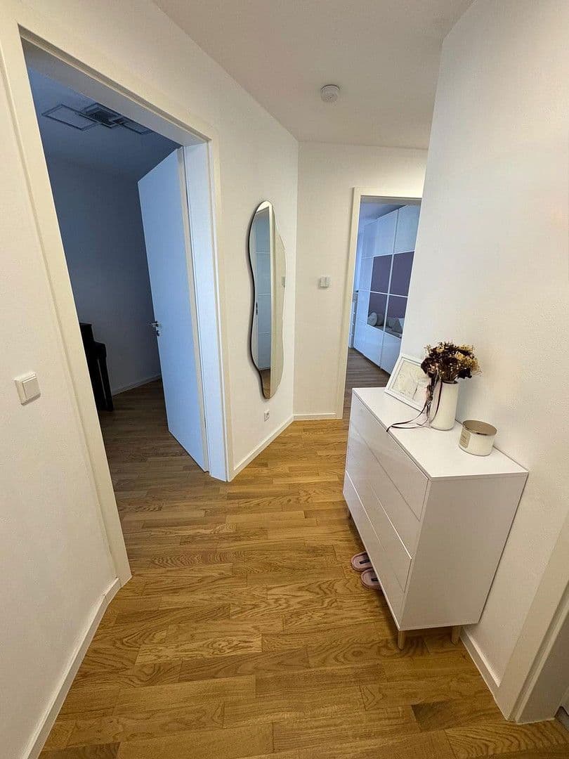 Pronájem bytu 4+1 90 m², Leienfelsstr. 2b, 81243, München, München, Bavorsko Pronájem bytu 4+1 90 m², Leienfelsstr. 2b, 81243, München, München, Bavorsko