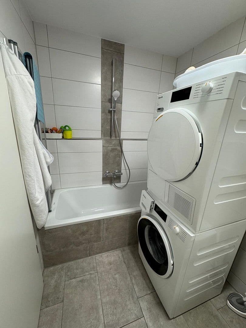 Pronájem bytu 4+1 90 m², Leienfelsstr. 2b, 81243, München, München, Bavorsko Pronájem bytu 4+1 90 m², Leienfelsstr. 2b, 81243, München, München, Bavorsko