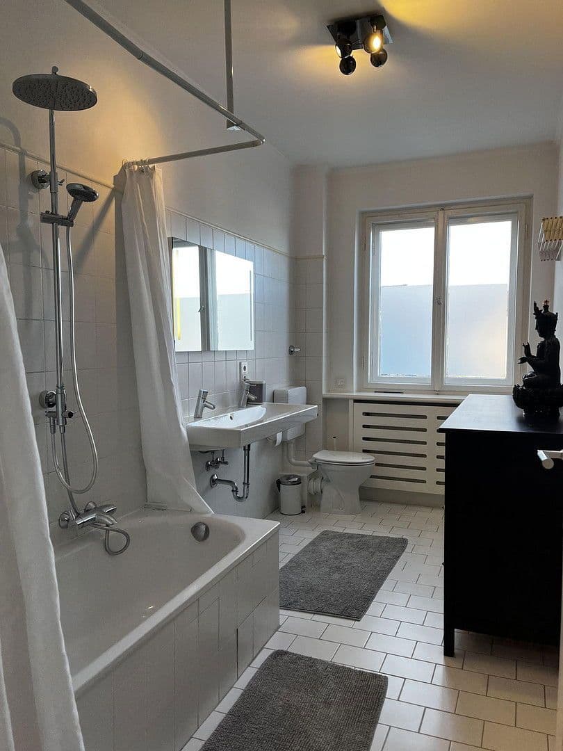 Pronájem bytu 3+1 98 m², Jablonskistraße 11, Berlin, Berlín Pronájem bytu 3+1 98 m², Jablonskistraße 11, Berlin, Berlín