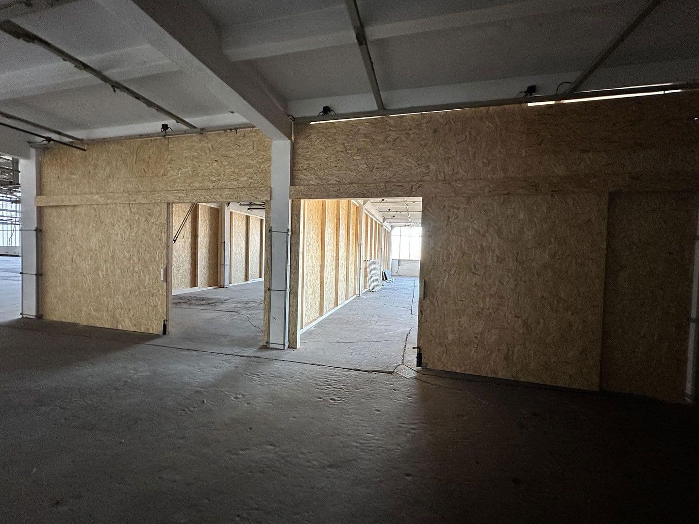 Pronájem nebytového prostoru 110 m², Meeraner Straße 16, Glauchau, Sasko Pronájem nebytového prostoru 110 m², Meeraner Straße 16, Glauchau, Sasko