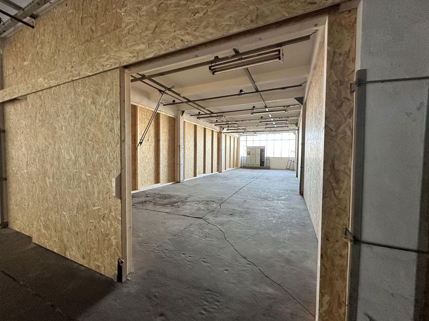 Pronájem nebytového prostoru 110 m², Meeraner Straße 16, Glauchau, Sasko Pronájem nebytového prostoru 110 m², Meeraner Straße 16, Glauchau, Sasko