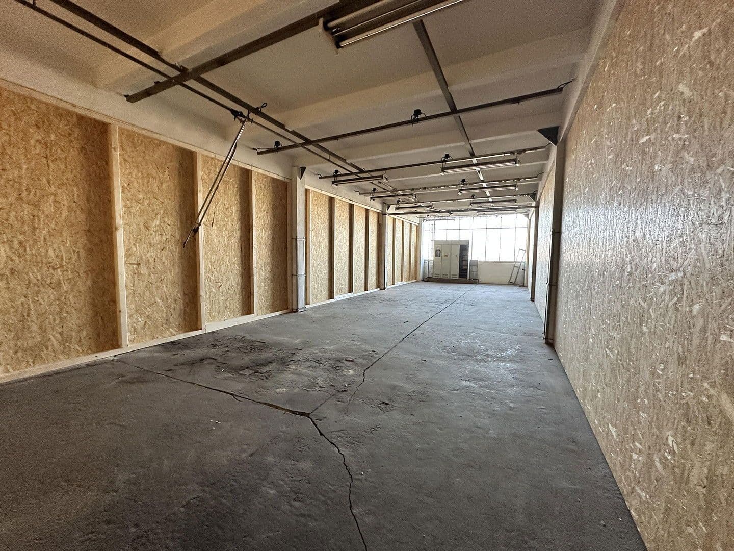 Pronájem nebytového prostoru 110 m², Meeraner Straße 16, Glauchau, Sasko Pronájem nebytového prostoru 110 m², Meeraner Straße 16, Glauchau, Sasko