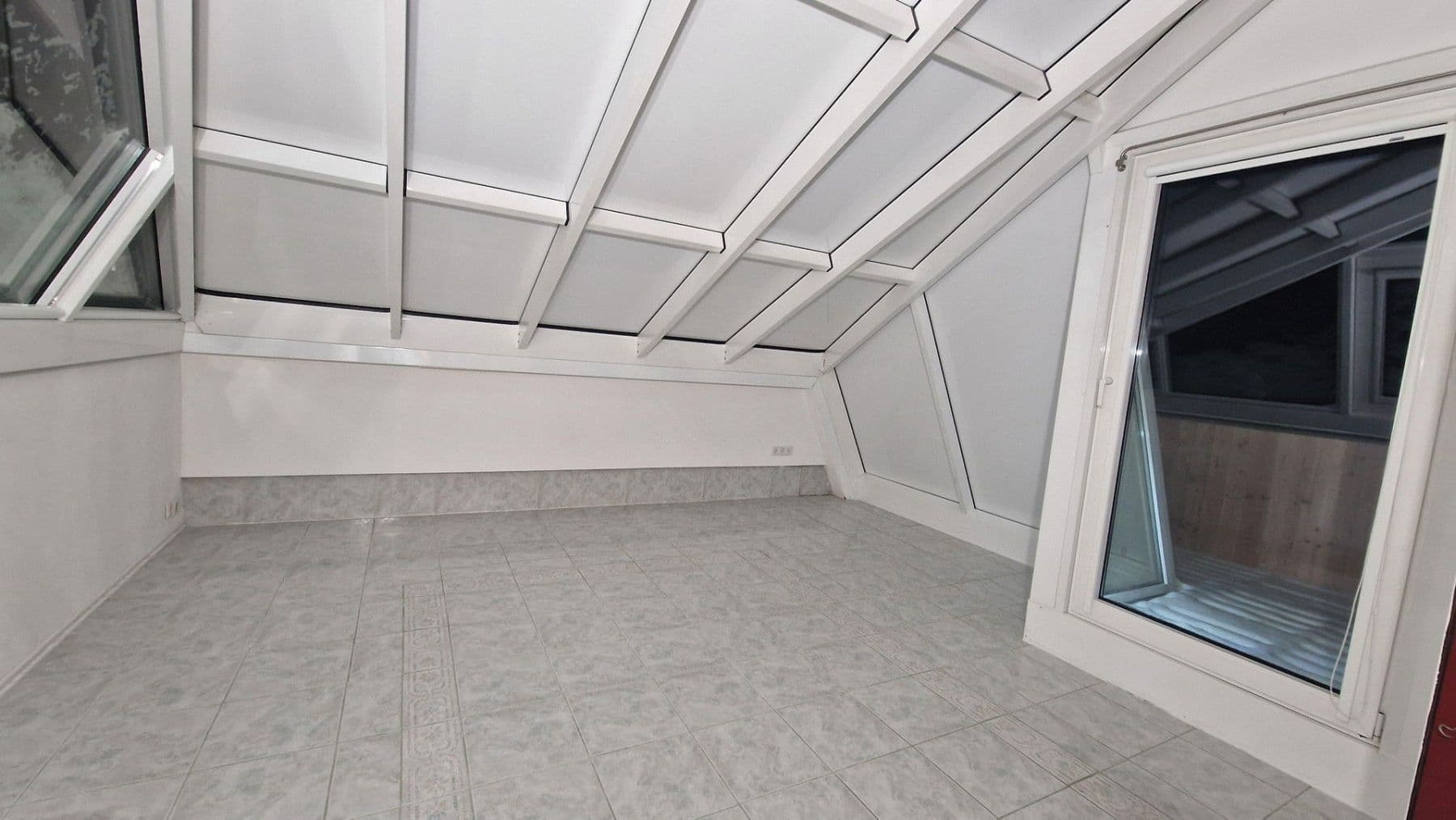 Prodej domu 125 m², pozemek 360 m², Spraitbach, Bádensko-Württembersko Prodej domu 125 m², pozemek 360 m², Spraitbach, Bádensko-Württembersko