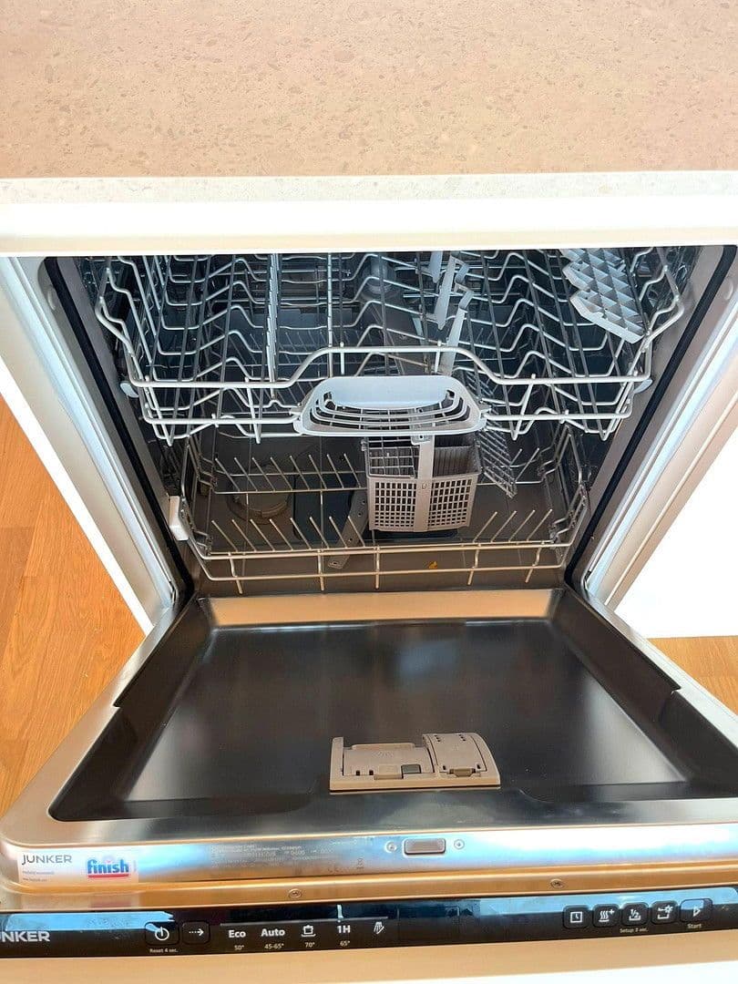 Pronájem bytu 2+1 69 m², Giselastraße 11, Bezirk Lichtenberg, Berlín Pronájem bytu 2+1 69 m², Giselastraße 11, Bezirk Lichtenberg, Berlín