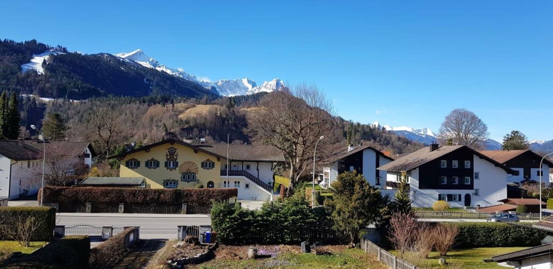 Prodej domu 225 m², pozemek 926 m², Mittenwalderstraße 53, Garmisch-Partenkirchen, Bavorsko Prodej domu 225 m², pozemek 926 m², Mittenwalderstraße 53, Garmisch-Partenkirchen, Bavorsko
