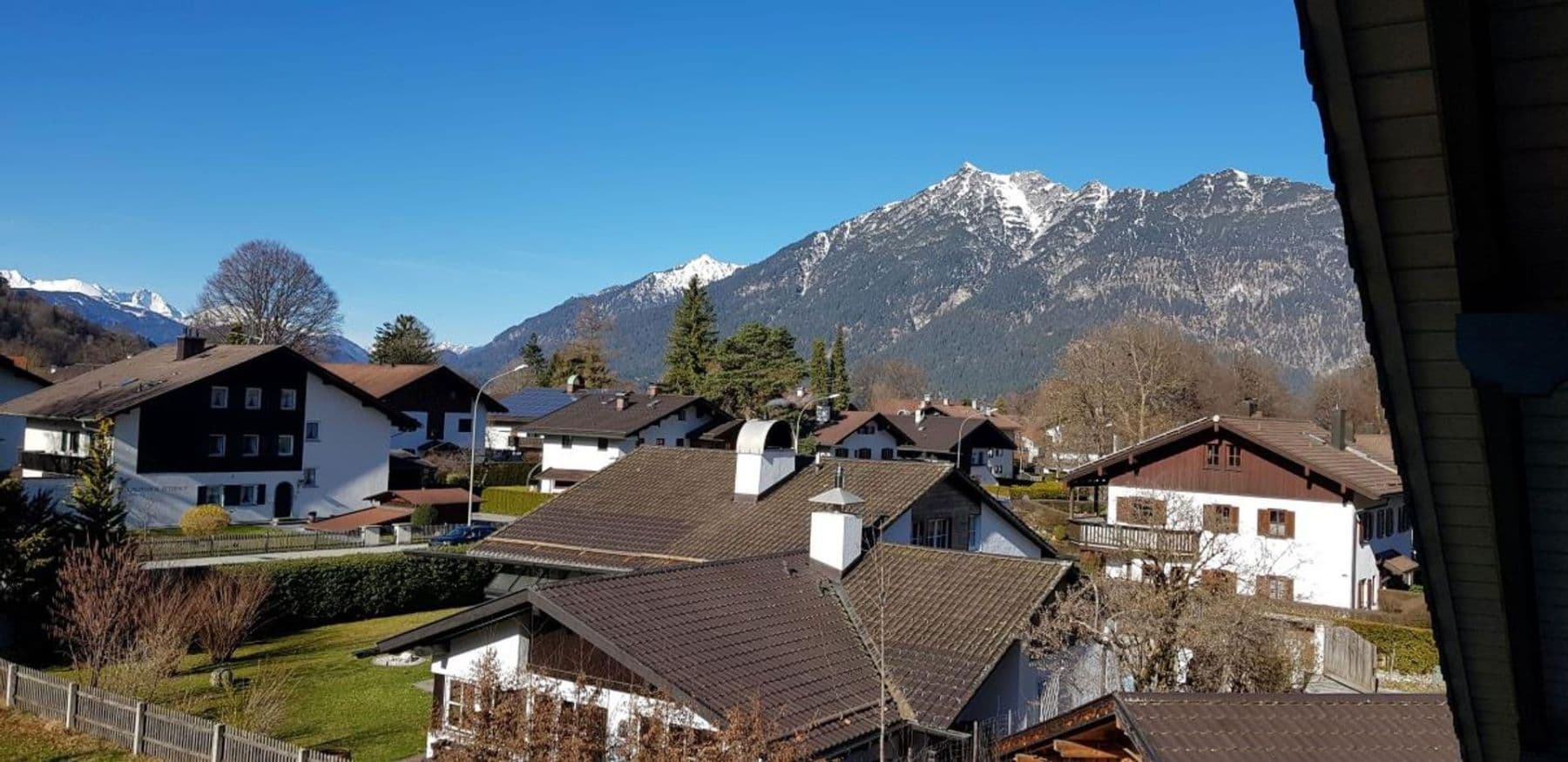 Prodej domu 225 m², pozemek 926 m², Mittenwalderstraße 53, Garmisch-Partenkirchen, Bavorsko Prodej domu 225 m², pozemek 926 m², Mittenwalderstraße 53, Garmisch-Partenkirchen, Bavorsko