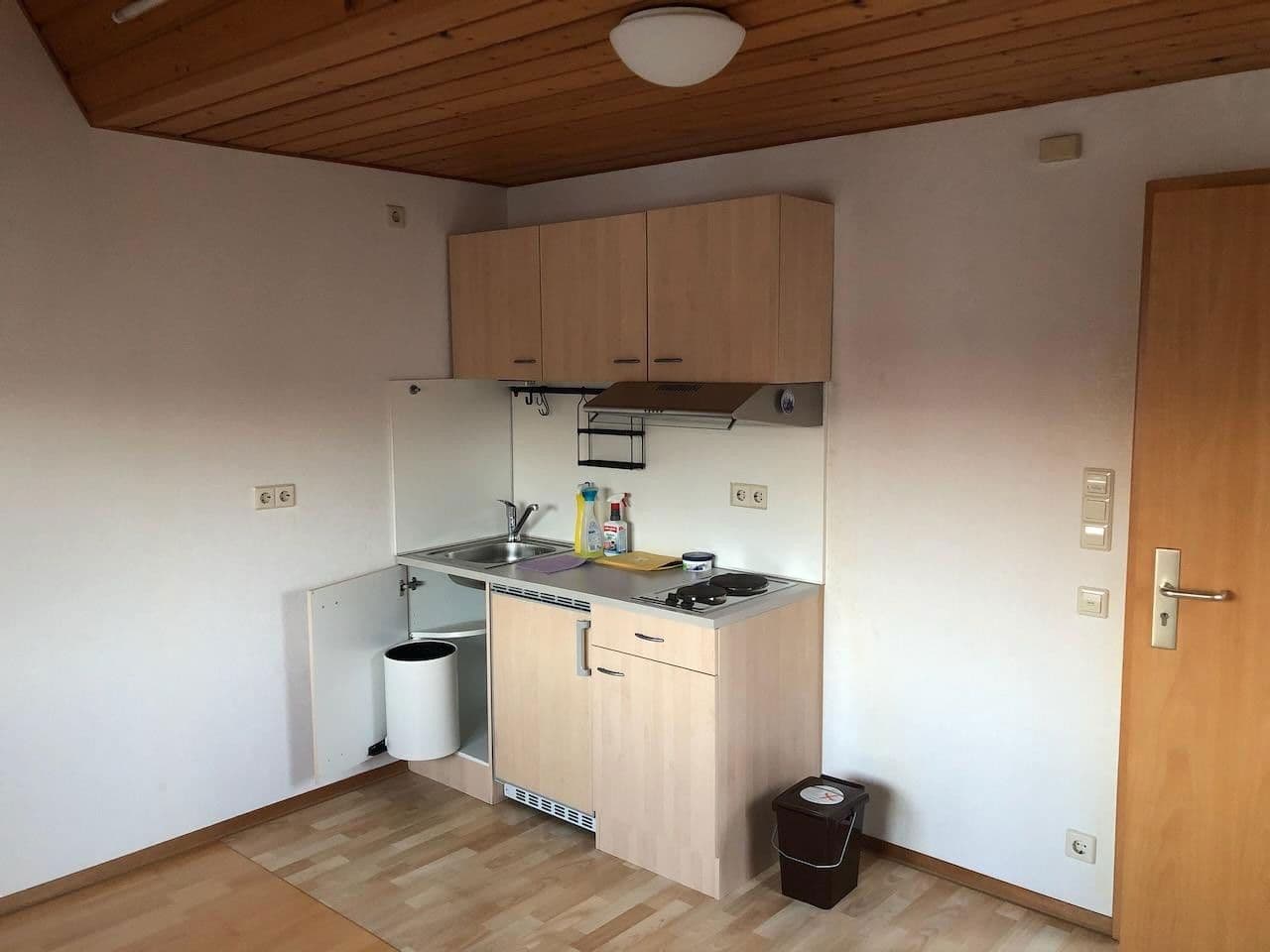 Pronájem bytu 1+1 16 m², Stuttgart, Bádensko-Württembersko Pronájem bytu 1+1 16 m², Stuttgart, Bádensko-Württembersko