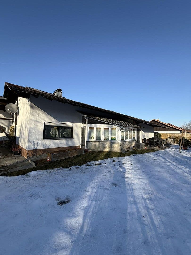 Prodej domu 225 m², pozemek 812 m², Landau an der Isar, Bavorsko Prodej domu 225 m², pozemek 812 m², Landau an der Isar, Bavorsko