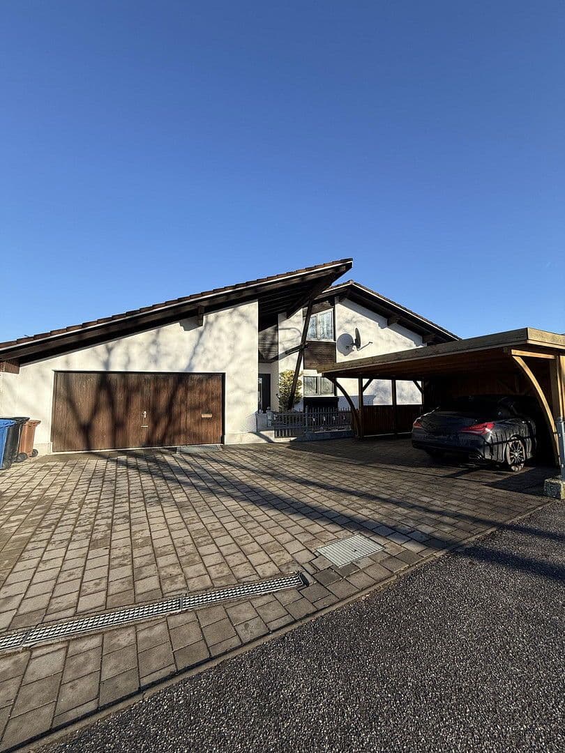 Prodej domu 225 m², pozemek 812 m², Landau an der Isar, Bavorsko Prodej domu 225 m², pozemek 812 m², Landau an der Isar, Bavorsko