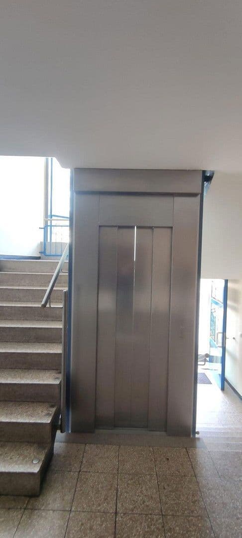 Pronájem bytu 1+1 30 m², Langer Weg 1, Eschborn, Hessen Pronájem bytu 1+1 30 m², Langer Weg 1, Eschborn, Hessen