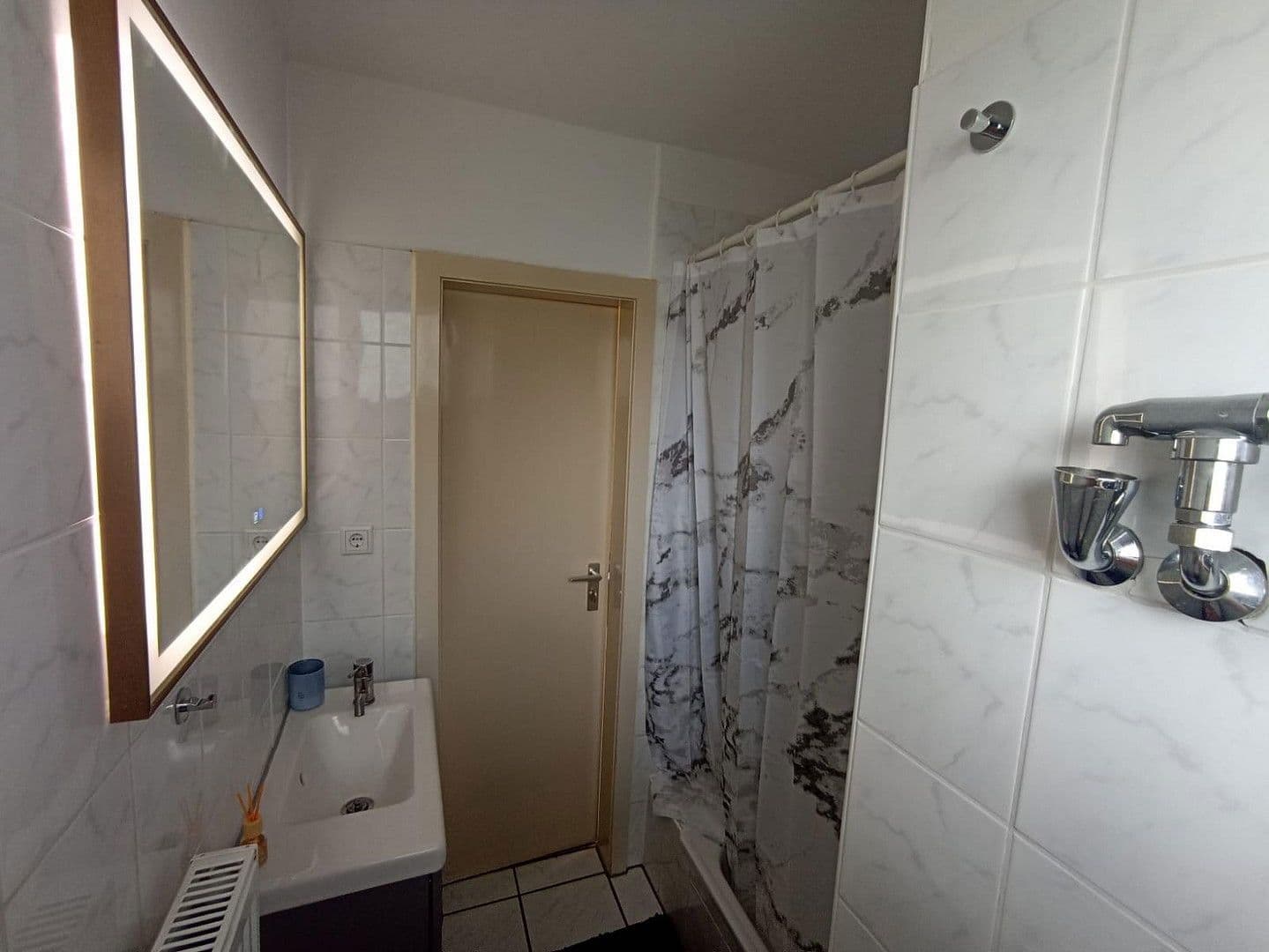 Pronájem bytu 2+1 30 m², Düsseldorf, Severní Porýní-Vestfálsko Pronájem bytu 2+1 30 m², Düsseldorf, Severní Porýní-Vestfálsko