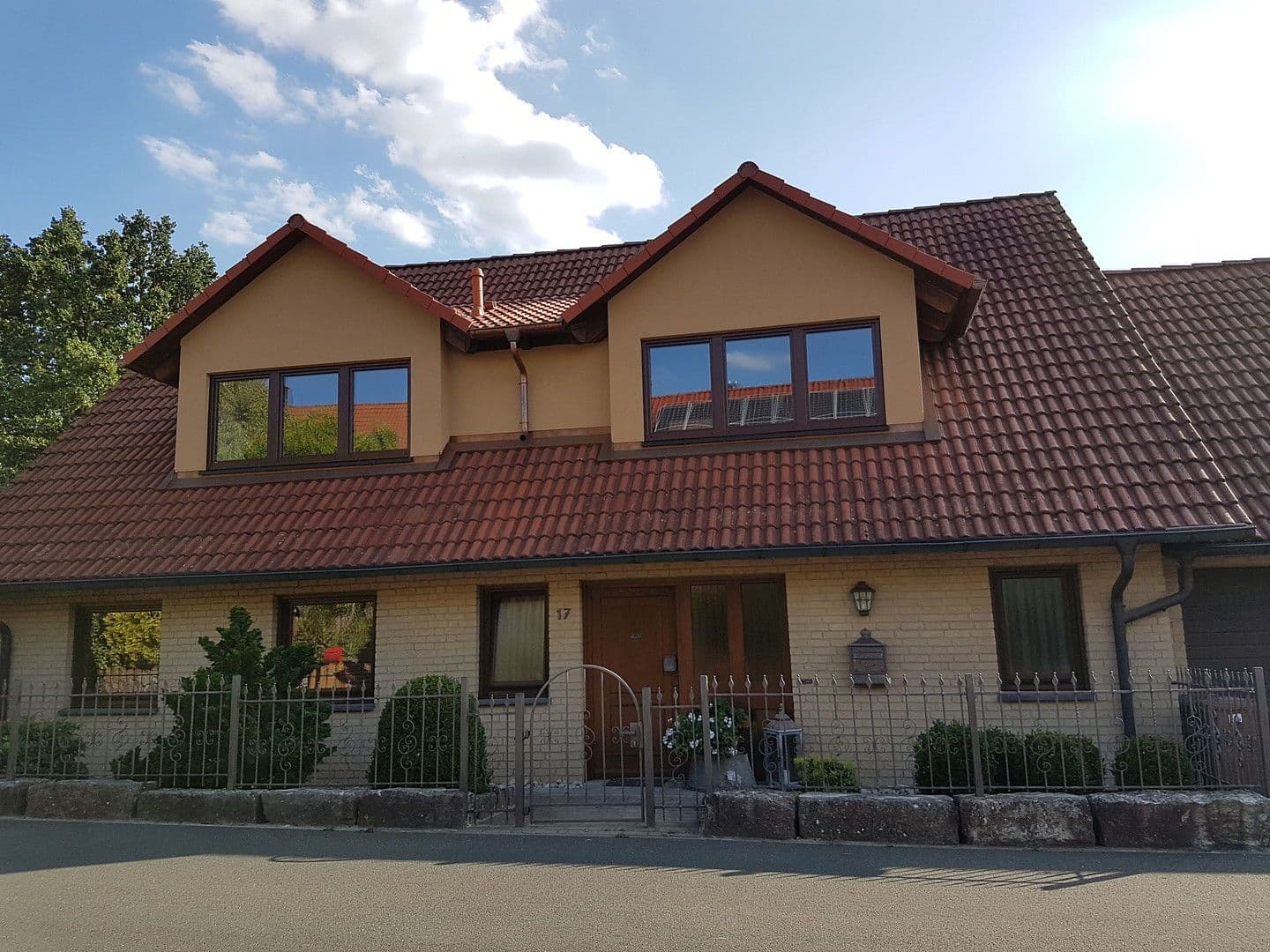 Prodej domu 200 m², pozemek 569 m², Roßtal, Bavorsko Prodej domu 200 m², pozemek 569 m², Roßtal, Bavorsko