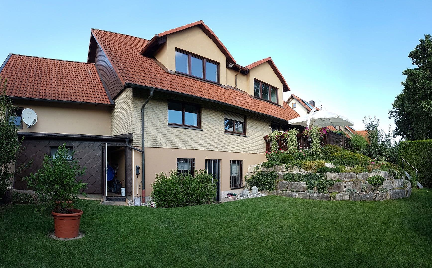 Prodej domu 200 m², pozemek 569 m², Roßtal, Bavorsko Prodej domu 200 m², pozemek 569 m², Roßtal, Bavorsko