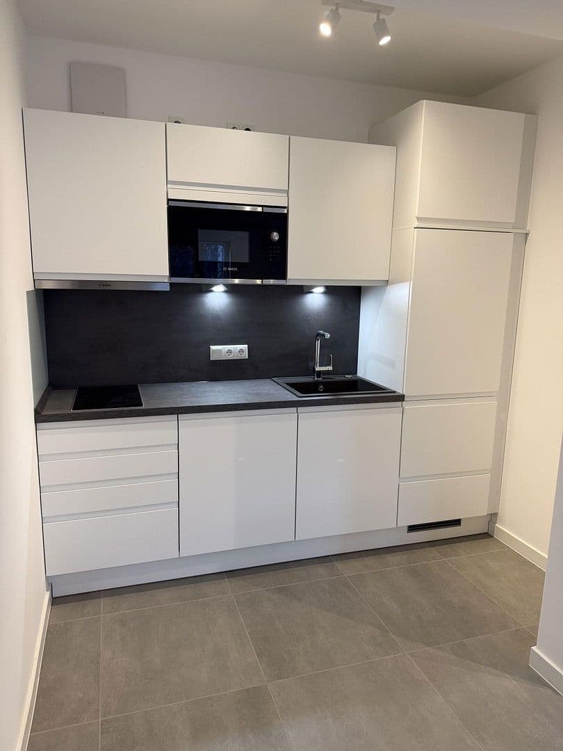 Pronájem bytu 1+kk 48 m², Schwalbacher Straße 47, Frankfurt, Hessen Pronájem bytu 1+kk 48 m², Schwalbacher Straße 47, Frankfurt, Hessen