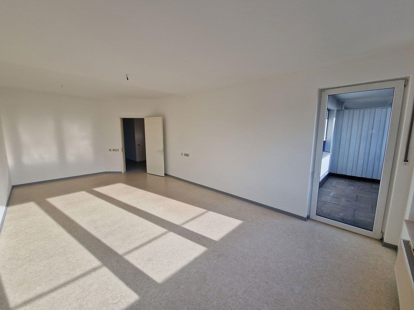 Pronájem bytu 3+1 77 m², Borgsen-Allee 2 u. 4, Bielefeld, Severní Porýní-Vestfálsko Pronájem bytu 3+1 77 m², Borgsen-Allee 2 u. 4, Bielefeld, Severní Porýní-Vestfálsko