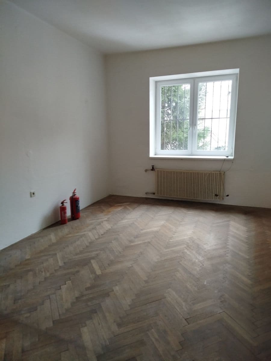 Pronájem nebytového prostoru 86 m², Husovo náměstí, Lysá nad Labem, Středočeský kraj Pronájem nebytového prostoru 86 m², Husovo náměstí, Lysá nad Labem, Středočeský kraj