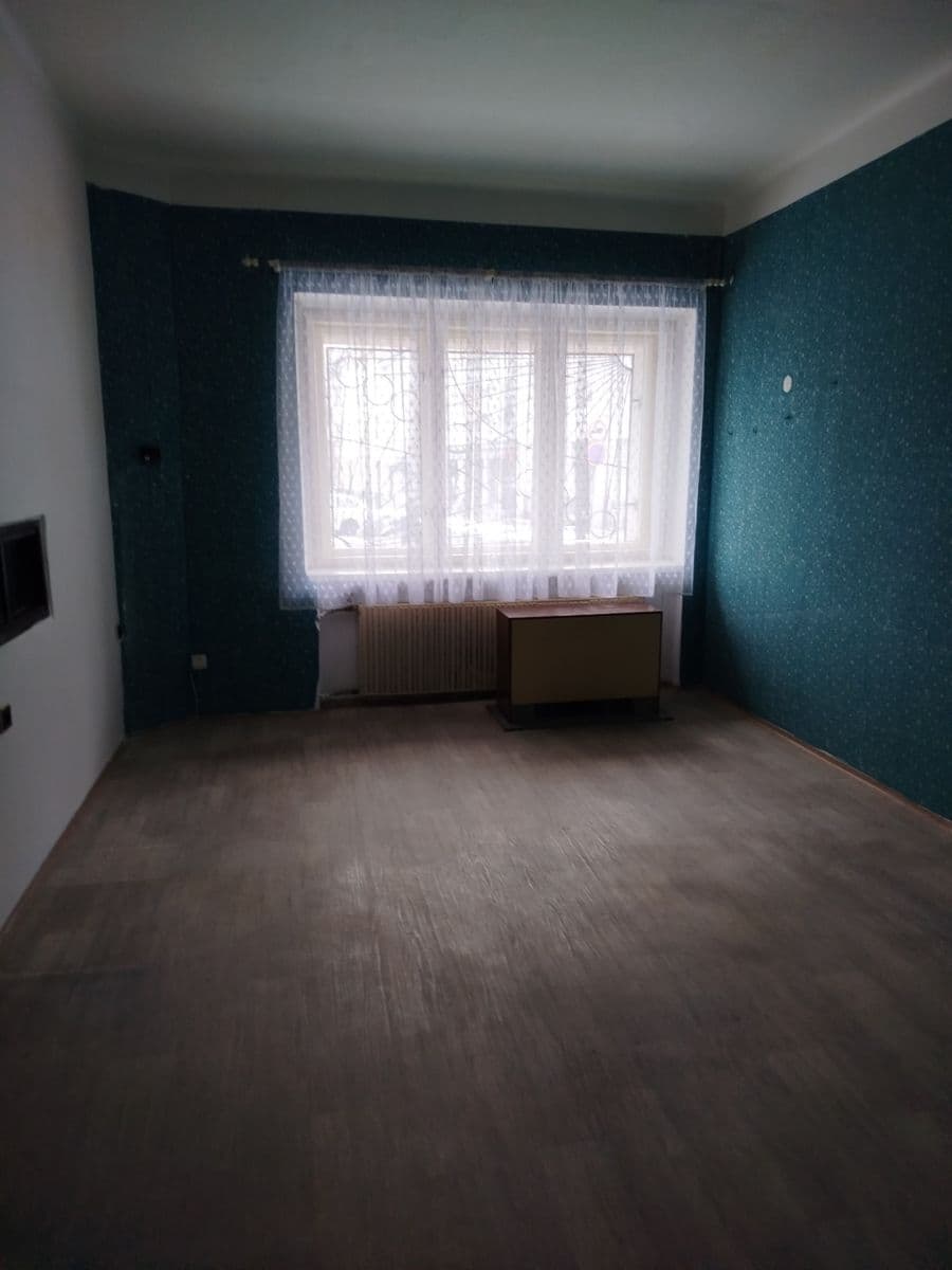 Pronájem nebytového prostoru 86 m², Husovo náměstí, Lysá nad Labem, Středočeský kraj Pronájem nebytového prostoru 86 m², Husovo náměstí, Lysá nad Labem, Středočeský kraj