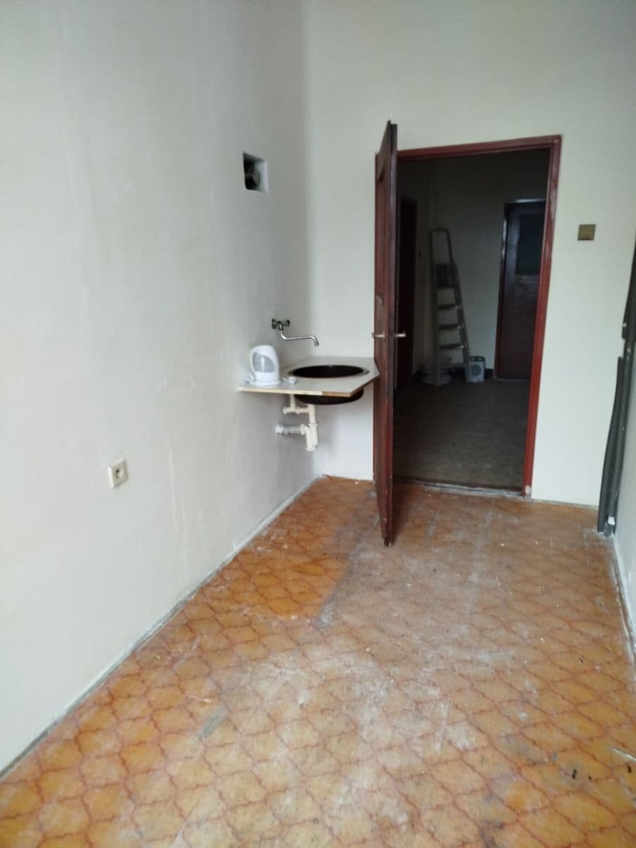 Pronájem nebytového prostoru 86 m², Husovo náměstí, Lysá nad Labem, Středočeský kraj Pronájem nebytového prostoru 86 m², Husovo náměstí, Lysá nad Labem, Středočeský kraj