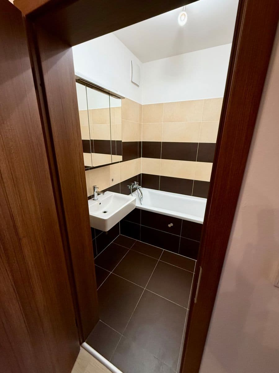 Pronájem bytu 2+kk 57 m², Počernická, Praha, Praha Pronájem bytu 2+kk 57 m², Počernická, Praha, Praha