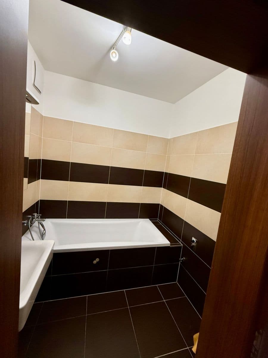 Pronájem bytu 2+kk 57 m², Počernická, Praha, Praha Pronájem bytu 2+kk 57 m², Počernická, Praha, Praha